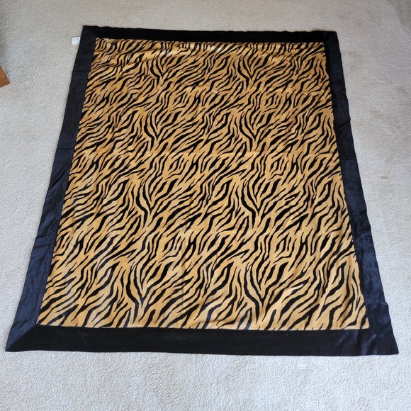 Other - NWT Tiger Print Velvety Throw Blanket With Realistic "Fur" Pattern
